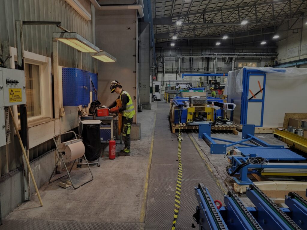 Welding on industrial line scaled